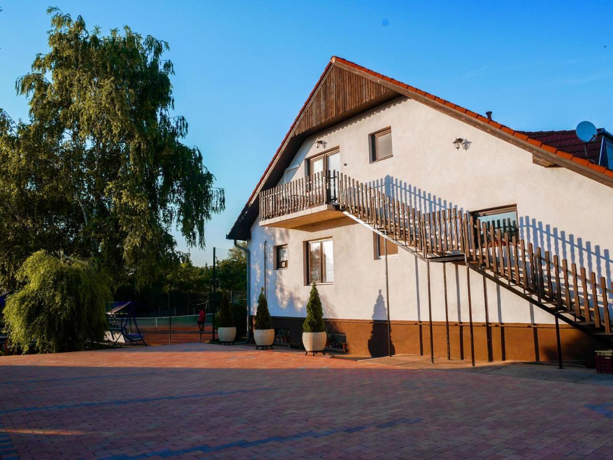Tenisz Vendégház Ordacsehi Extérieur photo